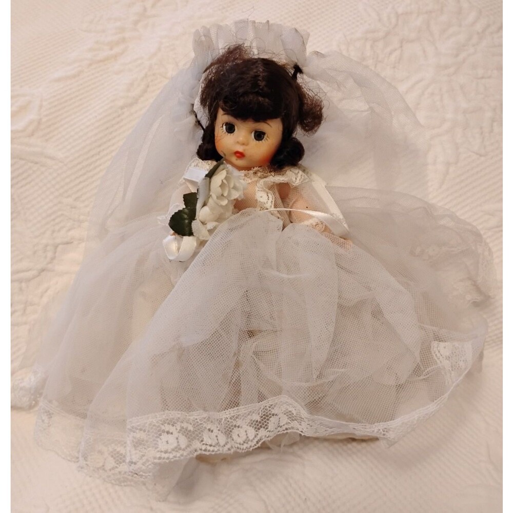 VINTAGE 8" Madame Alexander Bride Doll Sleepy eyes